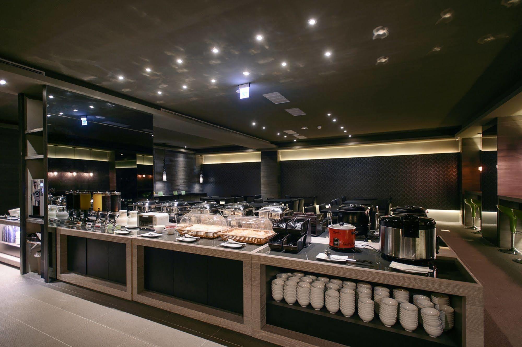 Kiwi Express Hotel - Jiuru Rd Kaohsiung Dış mekan fotoğraf